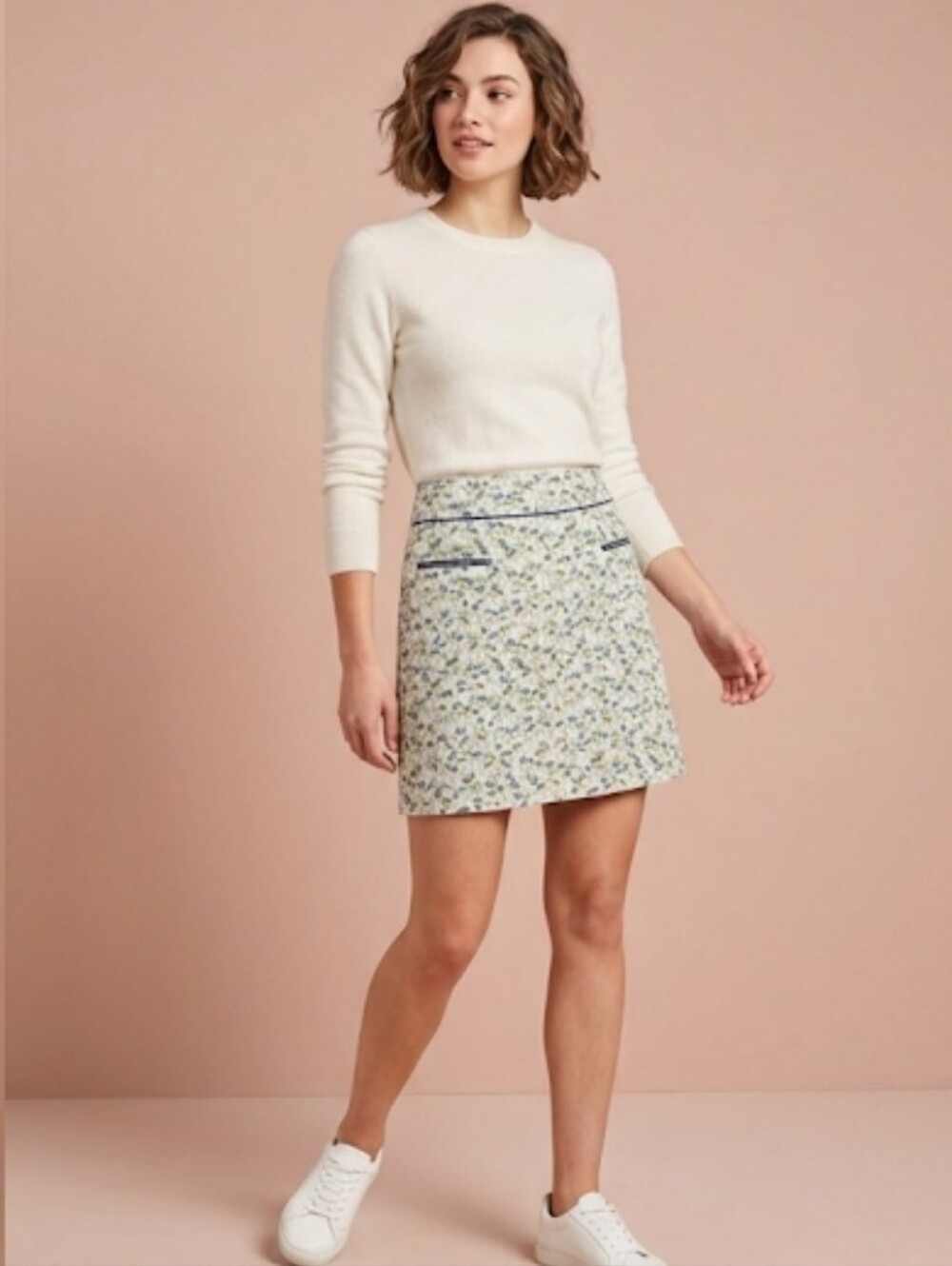 Max Edition Blue Floral Mini Skirt Size 6‎
